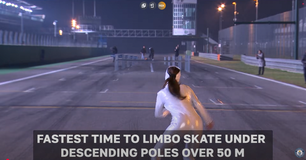Record époustouflant : Limbo en skate à une vitesse Inédite !